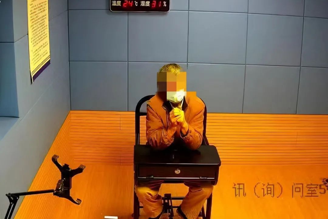 DƬ